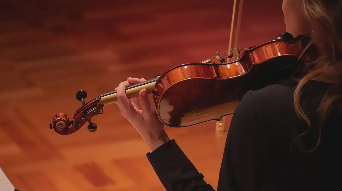 光が踊り出す朝 ― バッハ《無伴奏ヴァイオリンのためのパルティータ第3番 BWV1006》をめぐって